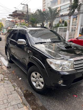 TOYOTA HILUX SW4 3.0 SRV 4X4 7 LUGARES 16V TURBO INTERCOOLER DIESEL 4P AUTOMÁTICO TOYOTA HILUX SW4 3.0 SRV 4X4 7 LUGARES 16V TURBO INTERCOOLER DIESEL 4P AUTOMÁTICO